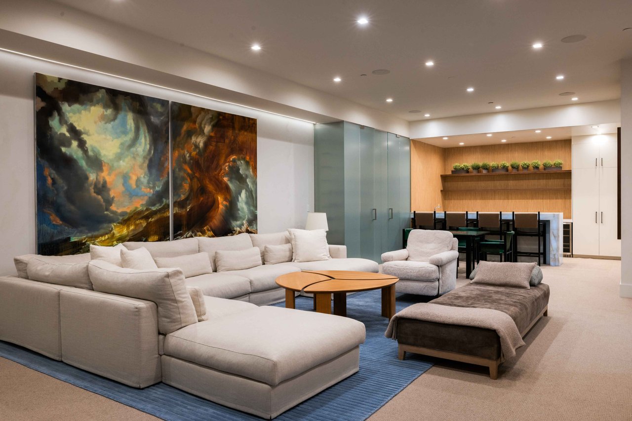 815 N Tigertail Rd, Brentwood 