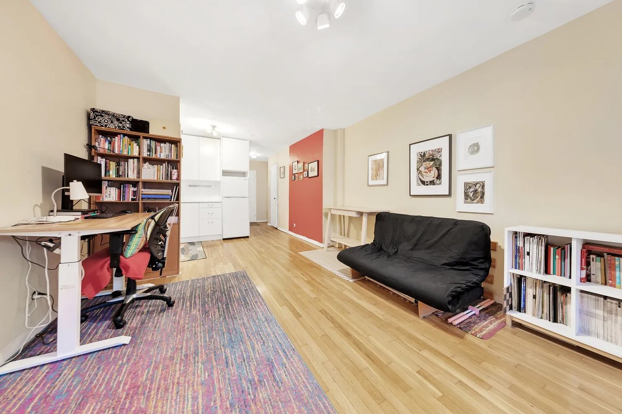229 E 28th St #5C