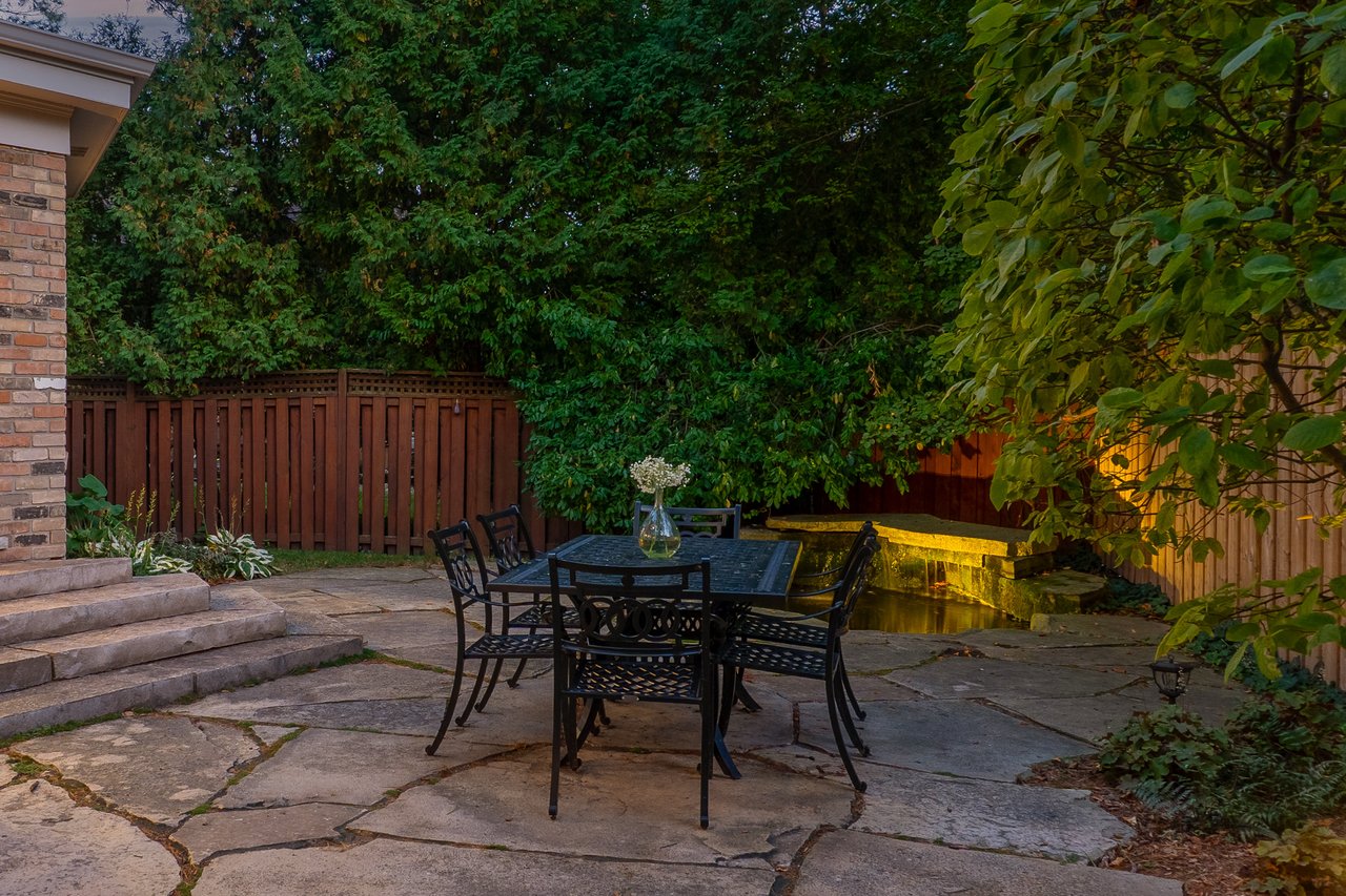 206 Rossmore Boulevard, Burlington
