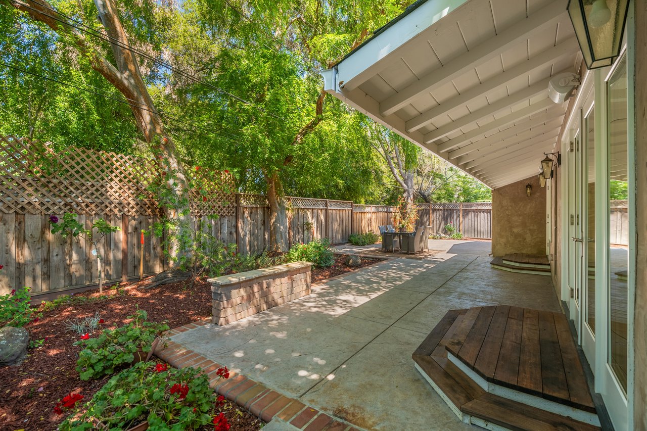137 Fairmead LN