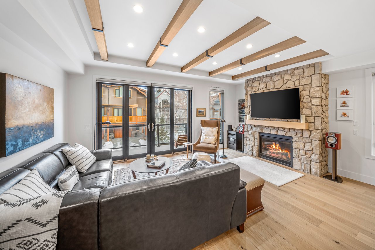 810 3rd Street Unit: 4