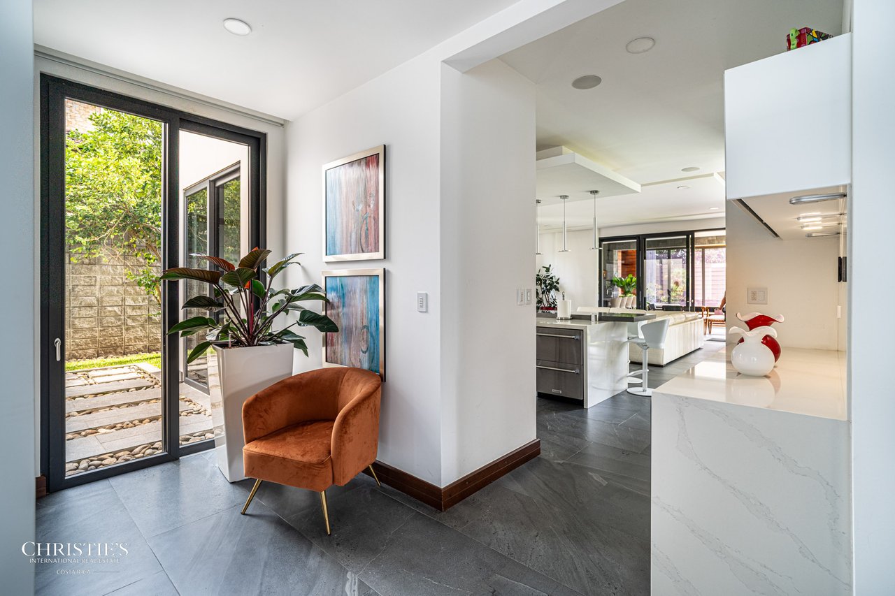 Modern Elegance with Panoramic Views – Exclusive Las Gemas Residence