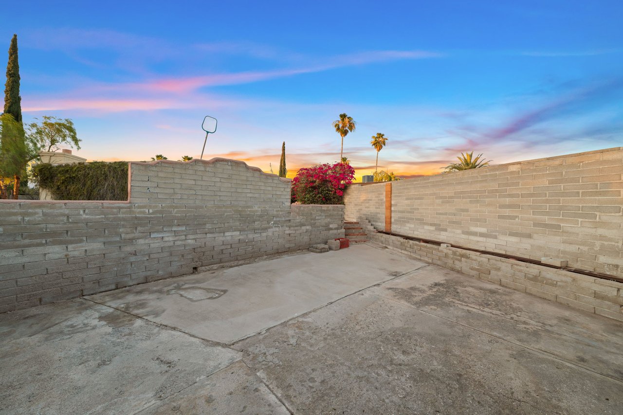 2540 S Marianne
