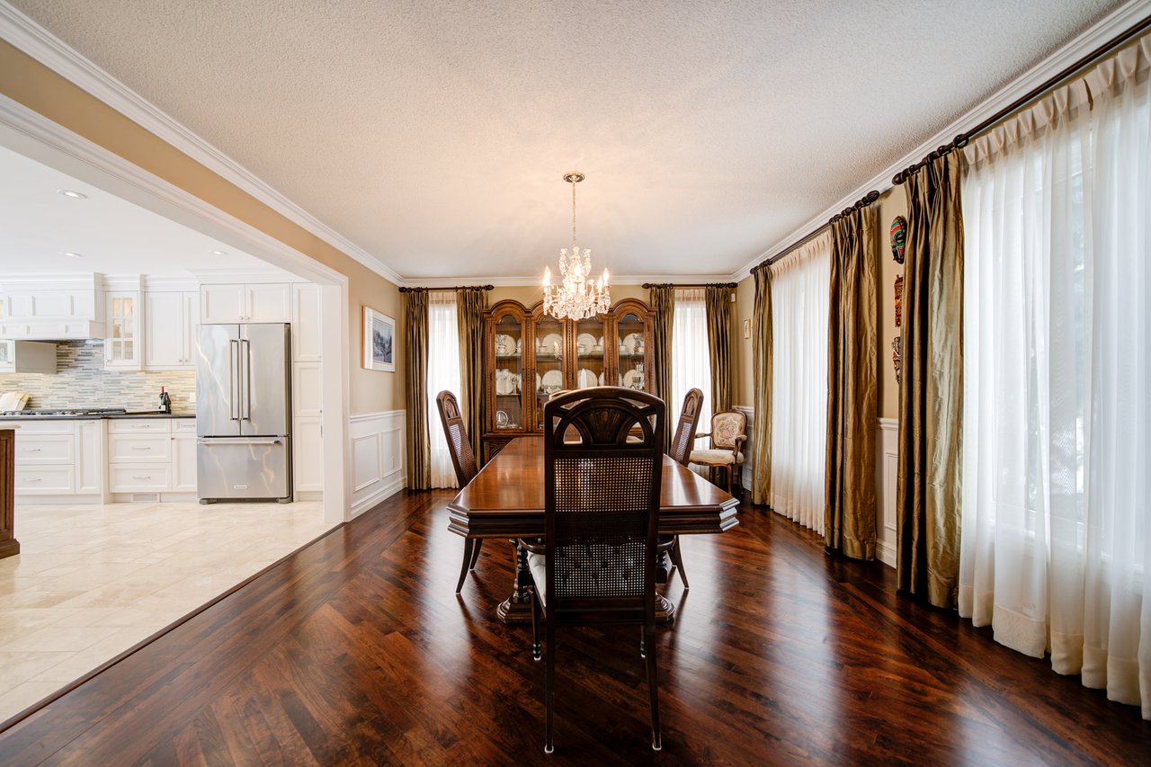 1296 Mapleridge Cres