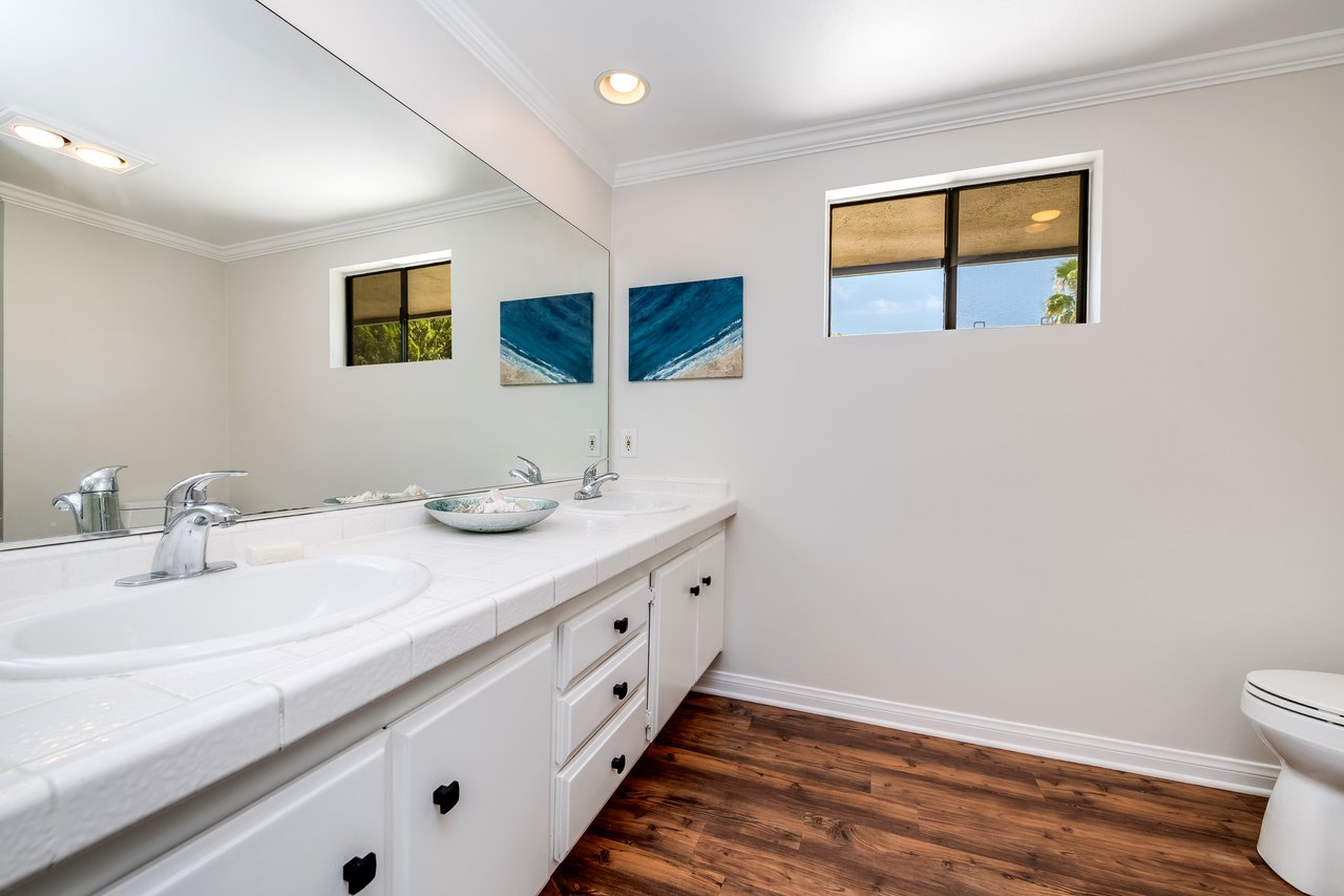 24417 Clipstone St, Woodland Hills 