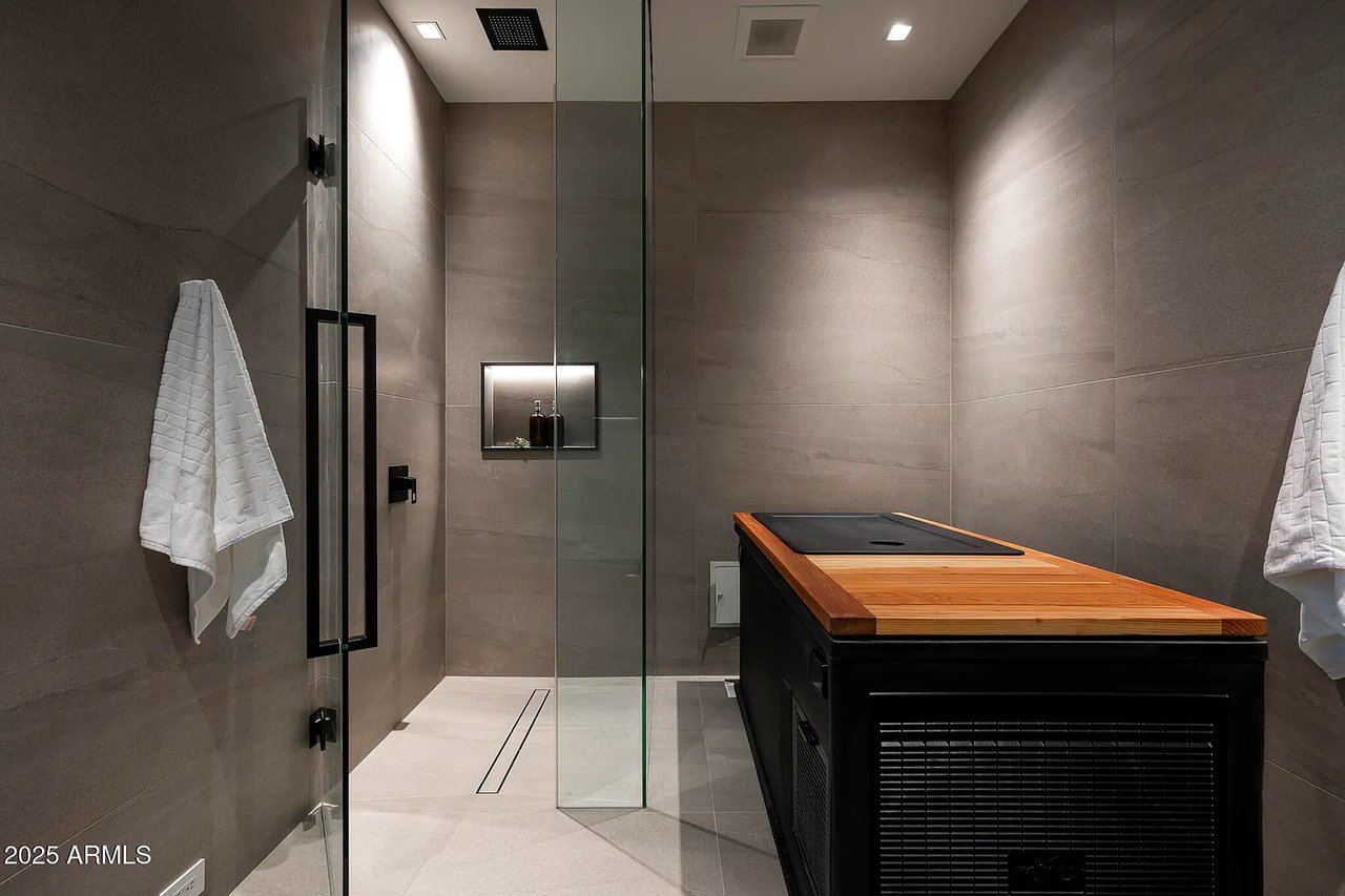 6911 E Jackrabbit Rd