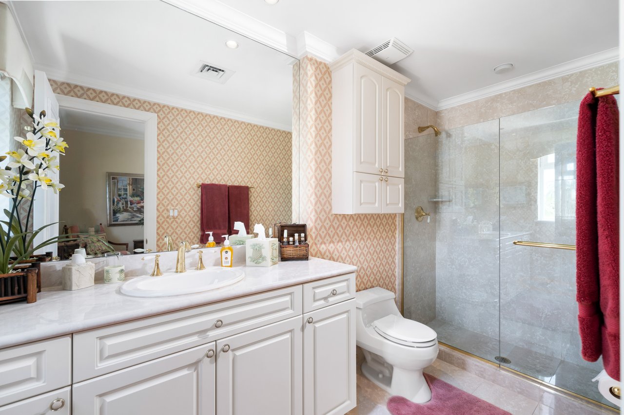 207 Beach Manor, Bayroc