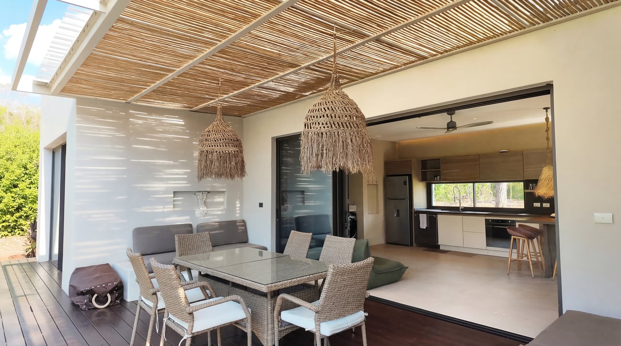 SANTA FE MODERN HOME IN CATALINA COVE | 5,410 M² LOT NEAR BEACHES
