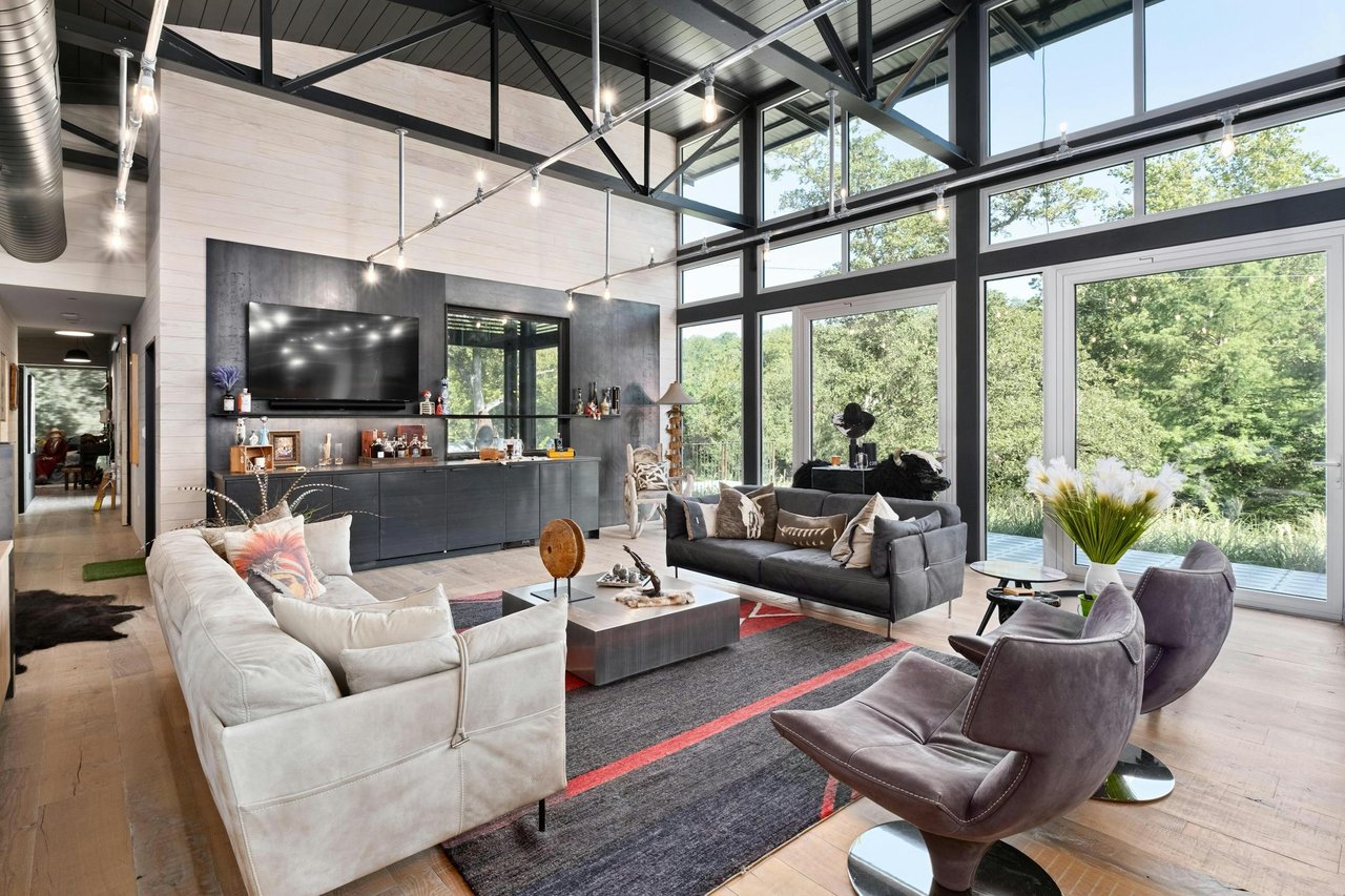 2212 River Hills Road