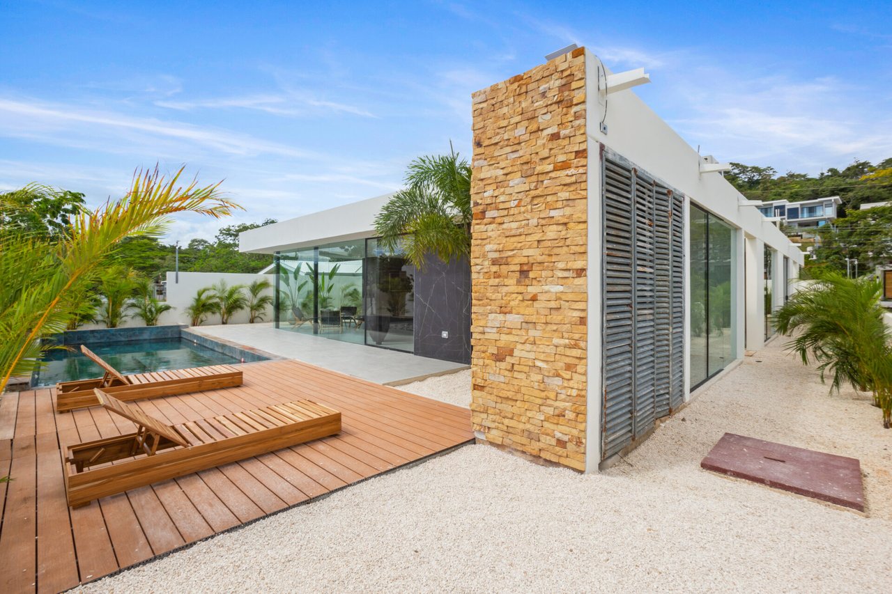 Villa Juba | Contemporary 4-Bedroom Villa with Mono Loco Beach Club Membership in Tamarindo
