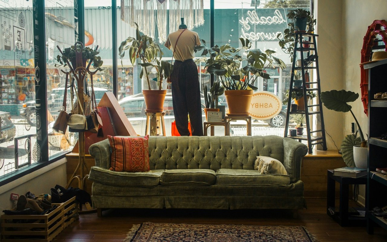 Thrifty Ways To Furnish Your New Home For Less