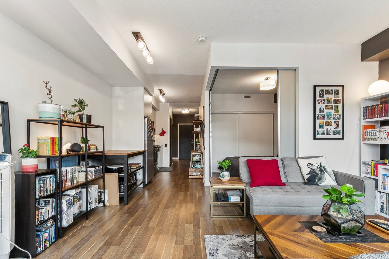 775 King St W Unit: 906