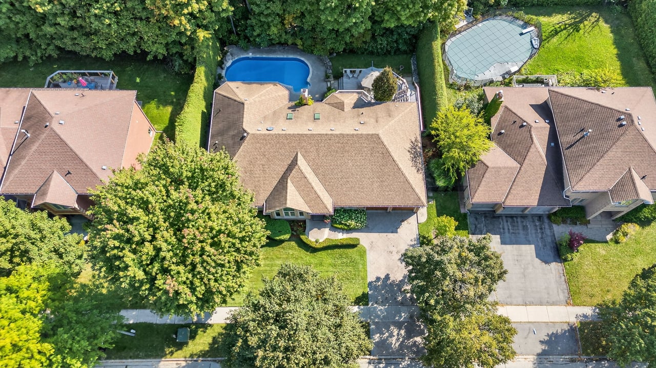 6 Falling Leaf Crt, Aurora