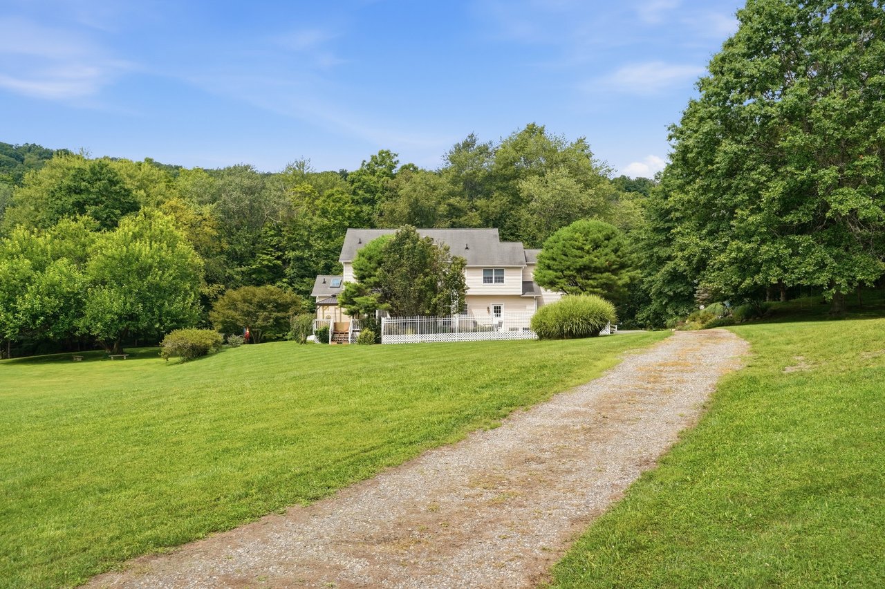Picture-Perfect Country Living