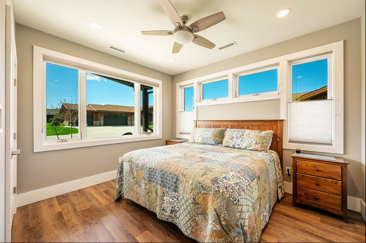 5 Creekside Lane