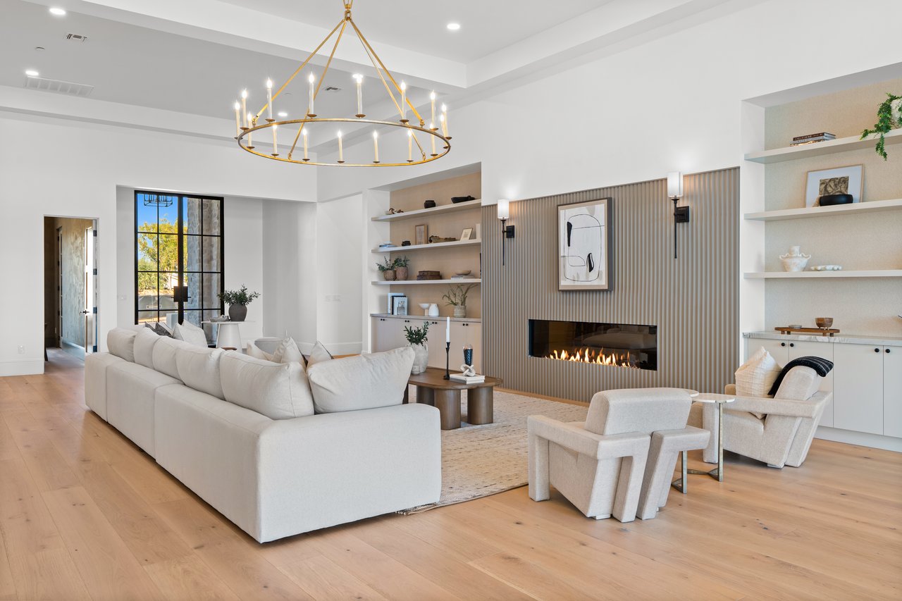 10809 North 82nd Place