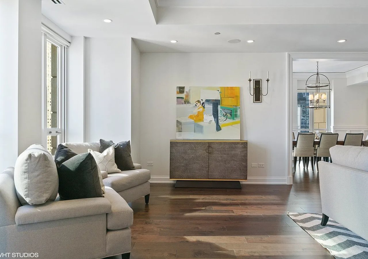 11 E Walton St APT 3201