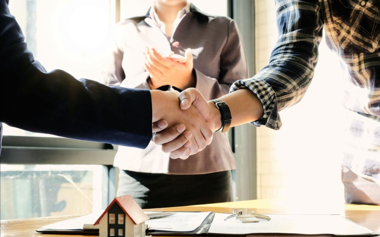 The Role of a Real Estate Agent in Your Home-Buying Journey