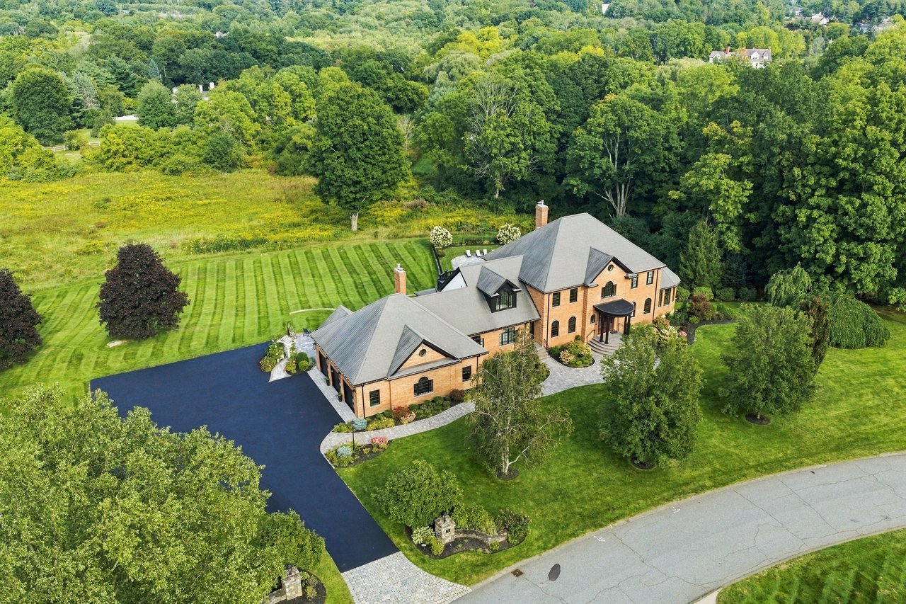 3 Wyndemere Drive