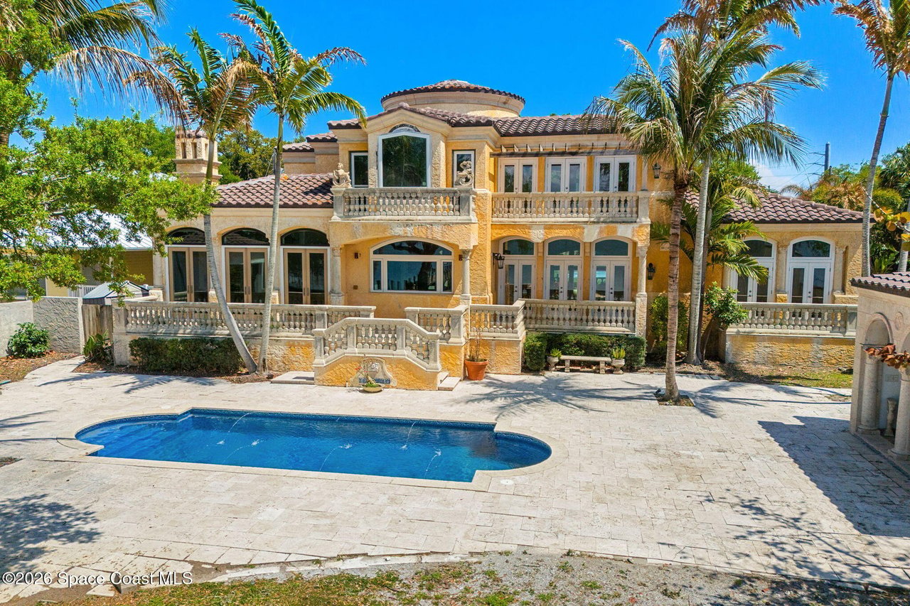 1000 N Riverside Dr