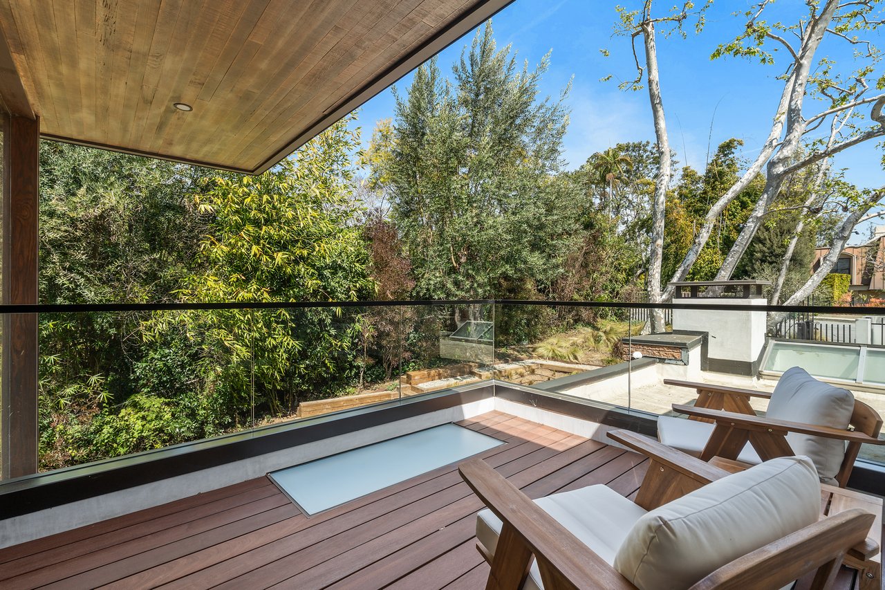  A Beverly Hills Architectural Masterpiece – Where Modern Luxury Meets Timeless Elegance