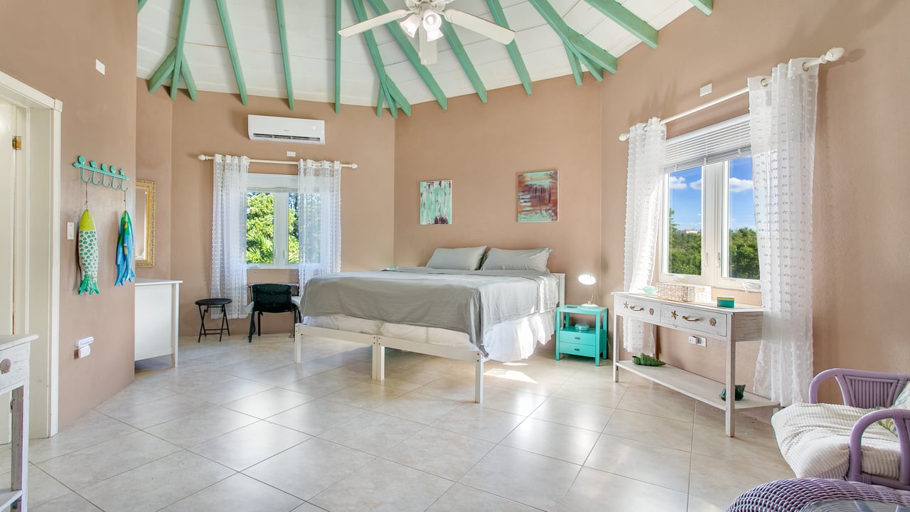 Octagon Villa West End