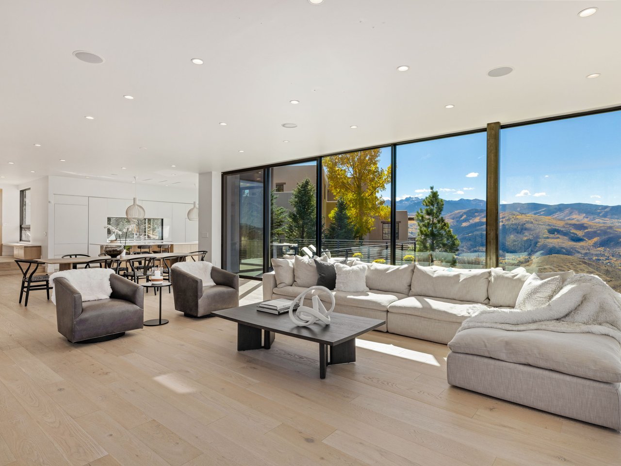 4380 June Point, Avon