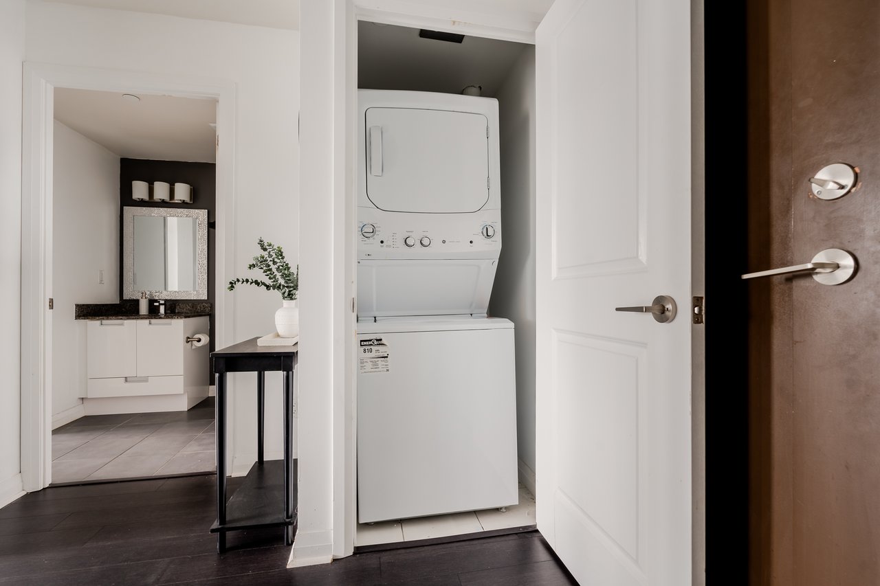 708-55 Eglinton Ave w
