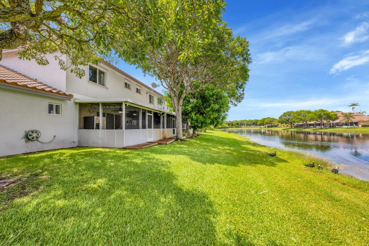 Lakefront Townhouse in Pembroke Pines