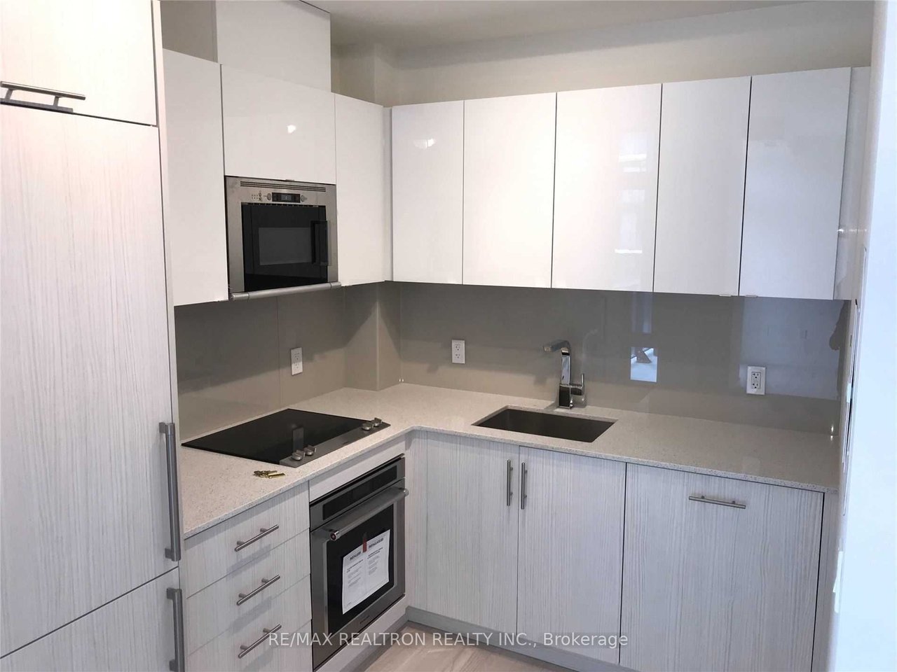 330 Richmond Street W Unit: 1105