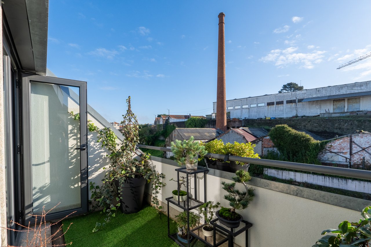 Modern Two-Bedroom Duplex Apartment in Porto