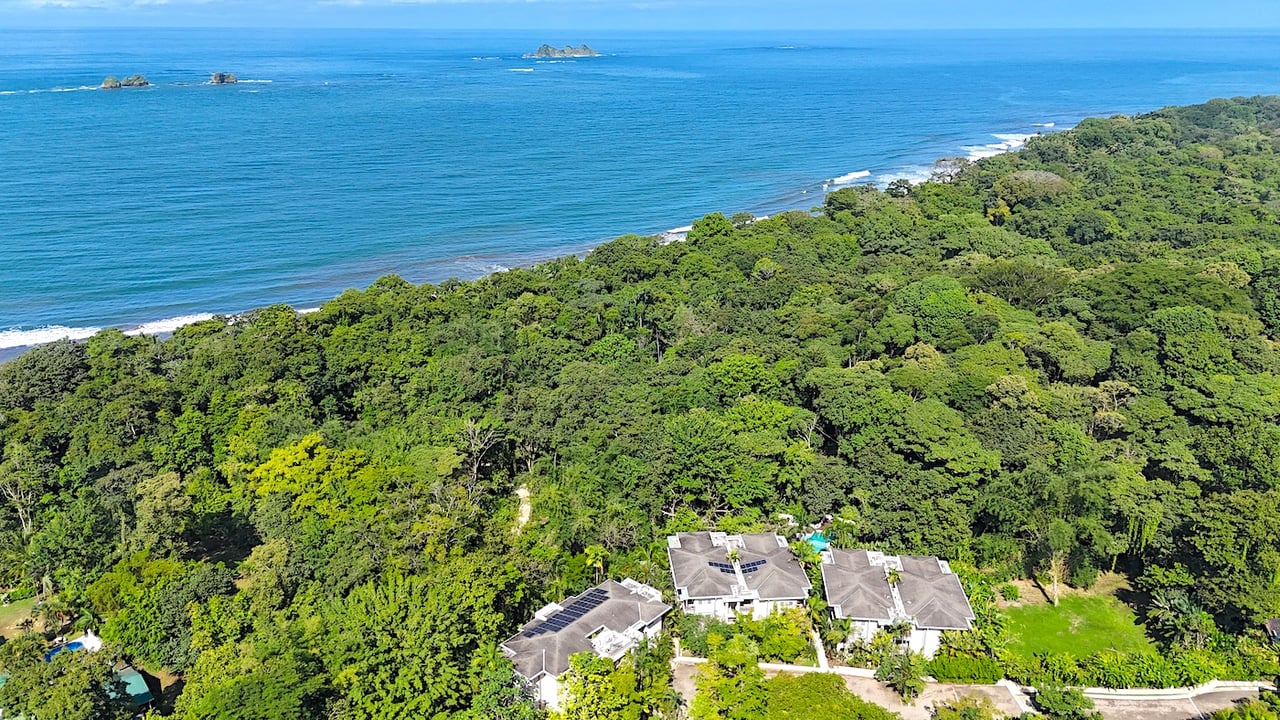 ELAN GROUND FLOOR 2 BEDROOM CONDO WITH BEACH ACCESS. UNIT 4E