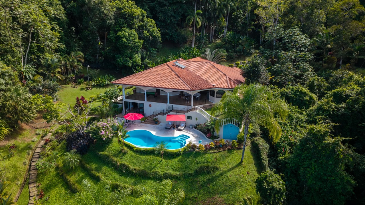 CASA ORQUIDEA – LUXURY HOME WITH OCEAN VIEWS IN GATED COMMUNITY