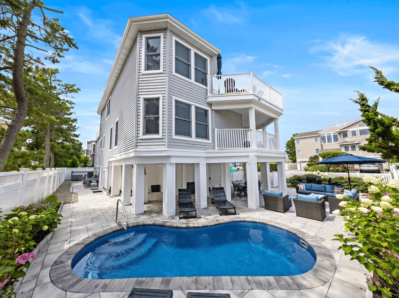 4 W Magnolia Ave 