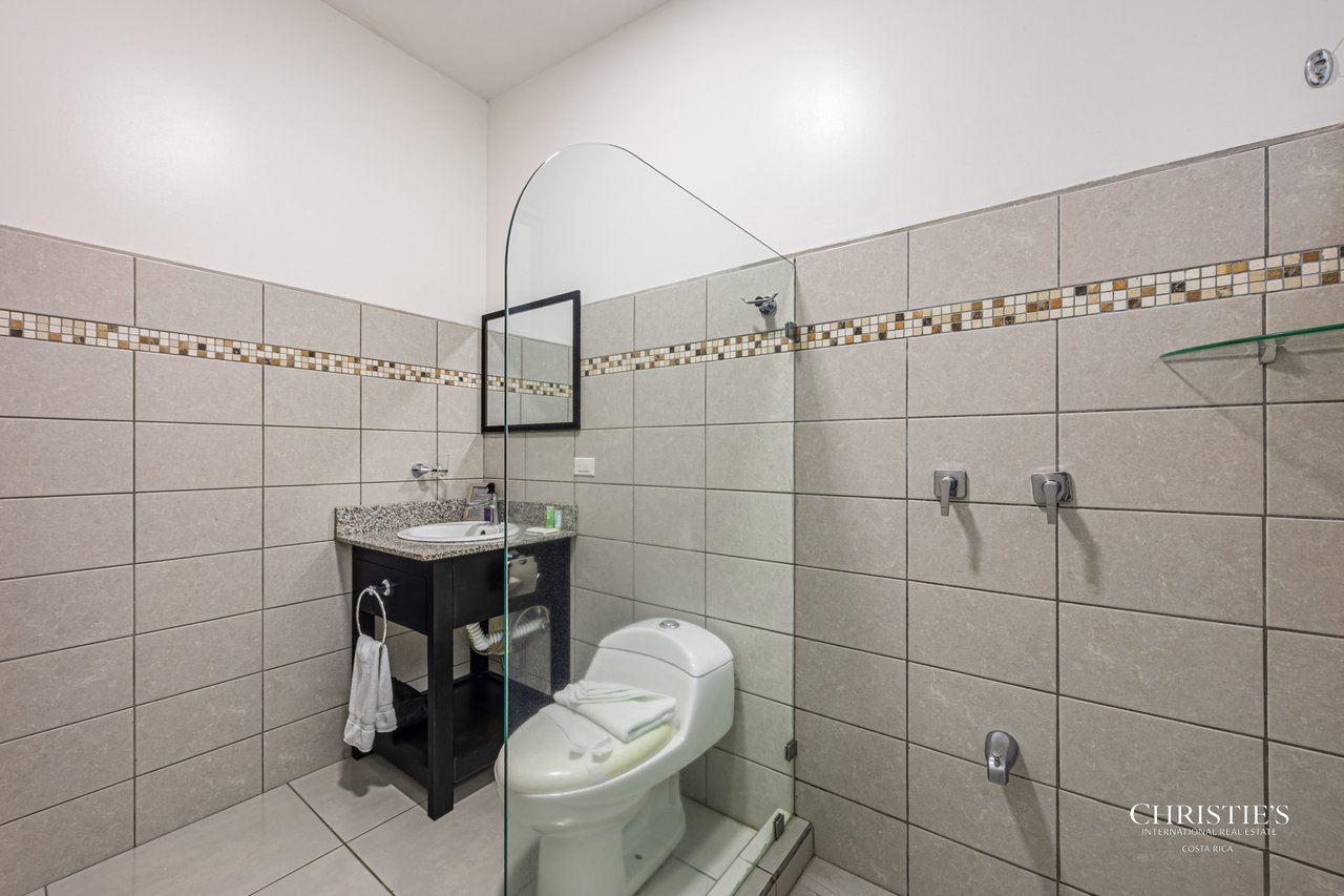Uvita Paradise Hotel – Walk-to-Beach Boutique Hospitality Opportunity