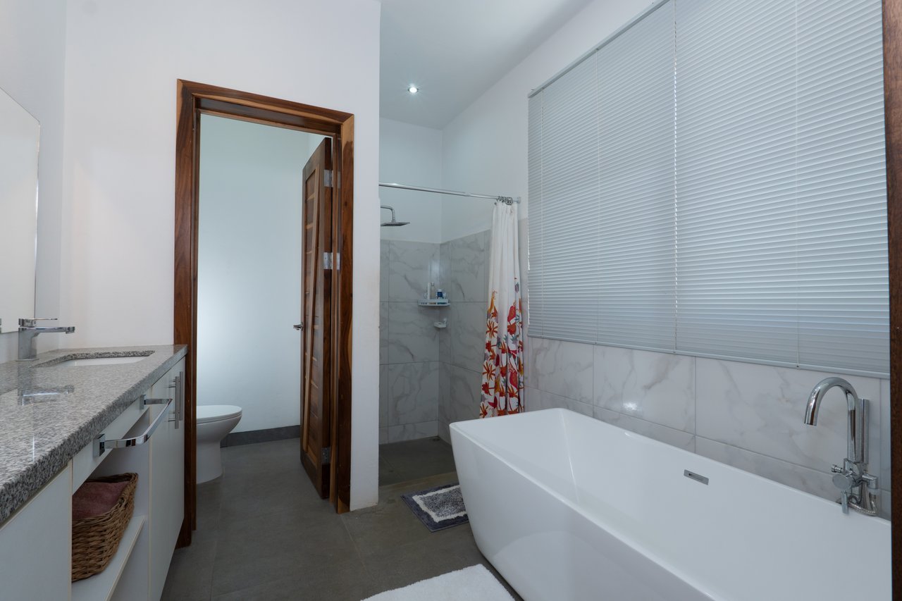 Casa Los Suenos | 4 Bedroom Home with Guest House near Tamarindo Costa Rica