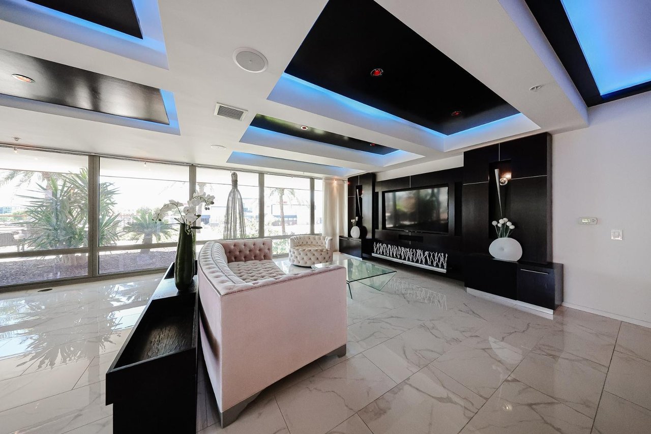 7157 E Rancho Vista Dr, #3006