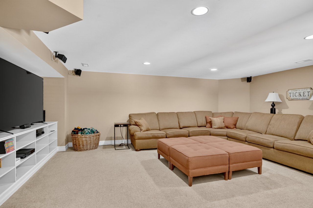 12172 Woodline