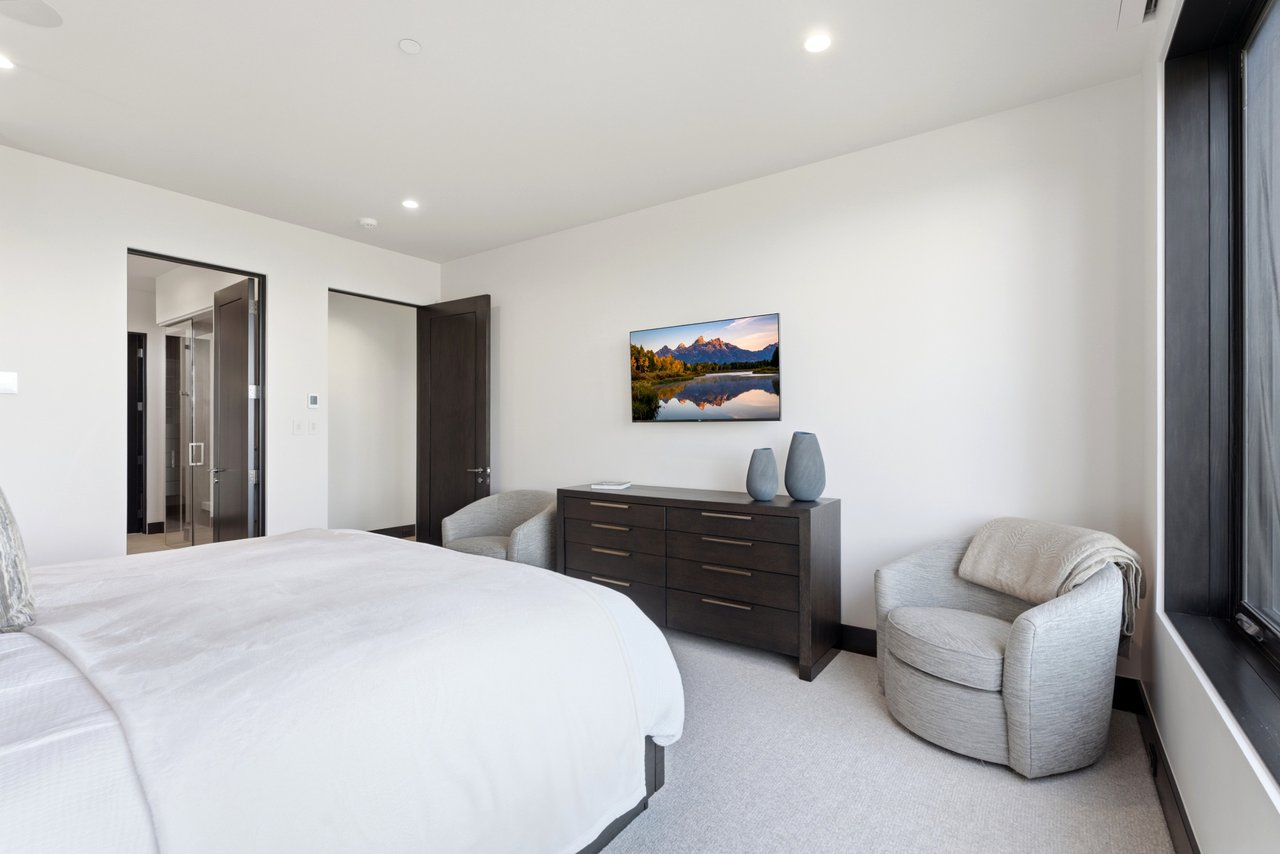 Top-of-Promontory Architectural Estate — Furnished & Turnkey - Front-Row Mountain Views