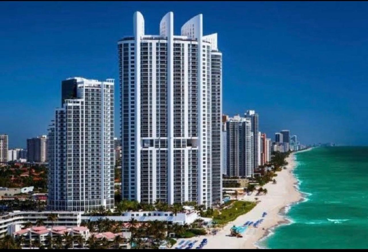 Trump International Beach Resort