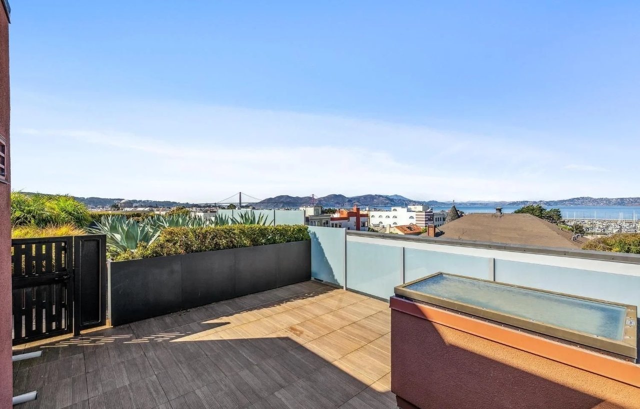 1598 Bay