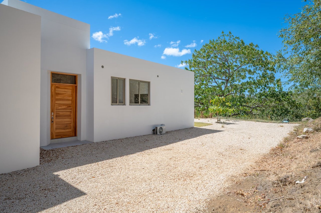 Finca Hermosa | Modern 3BR Luxury Villa with Infinity Pool in Exclusive Finca Panama Community