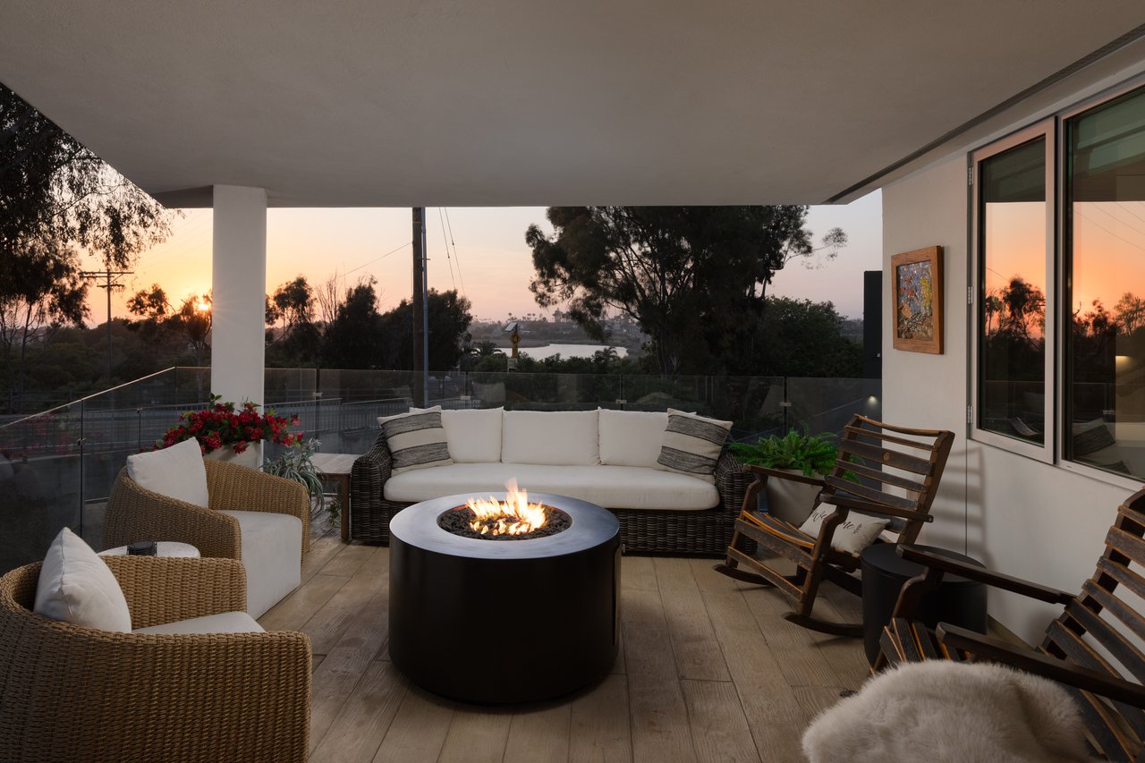  Downtown Carlsbad Coastal Residence 