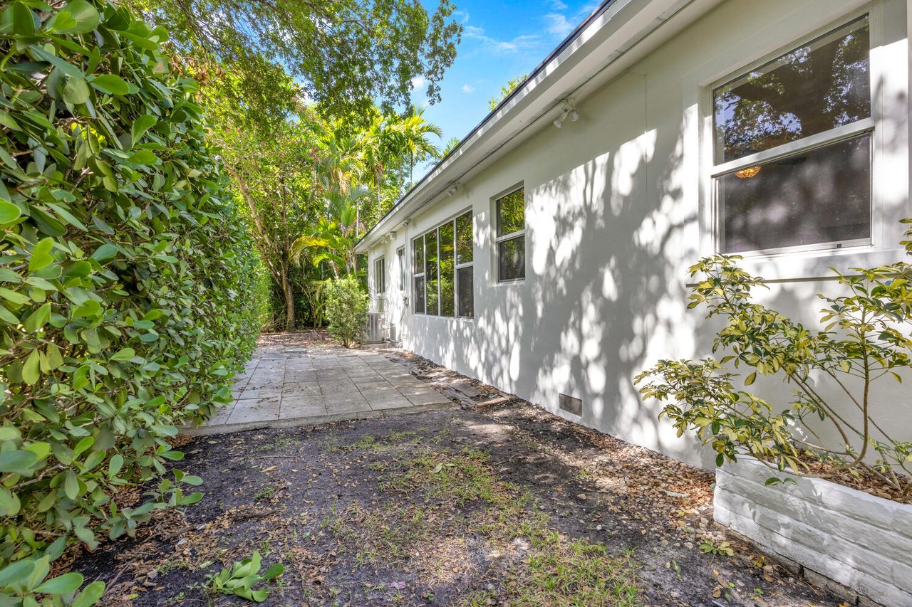 Coral Gables Corner Charmer