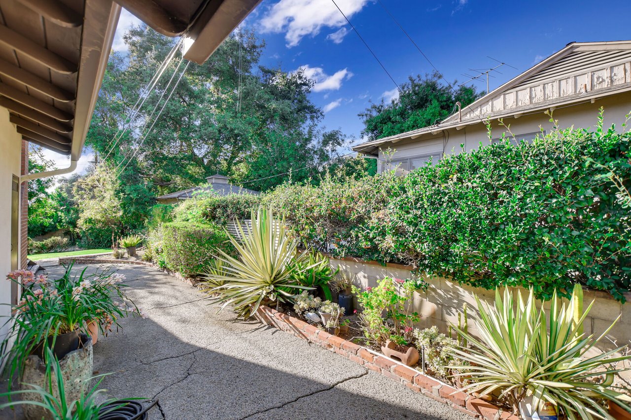 617 N Vista Bonita Avenue