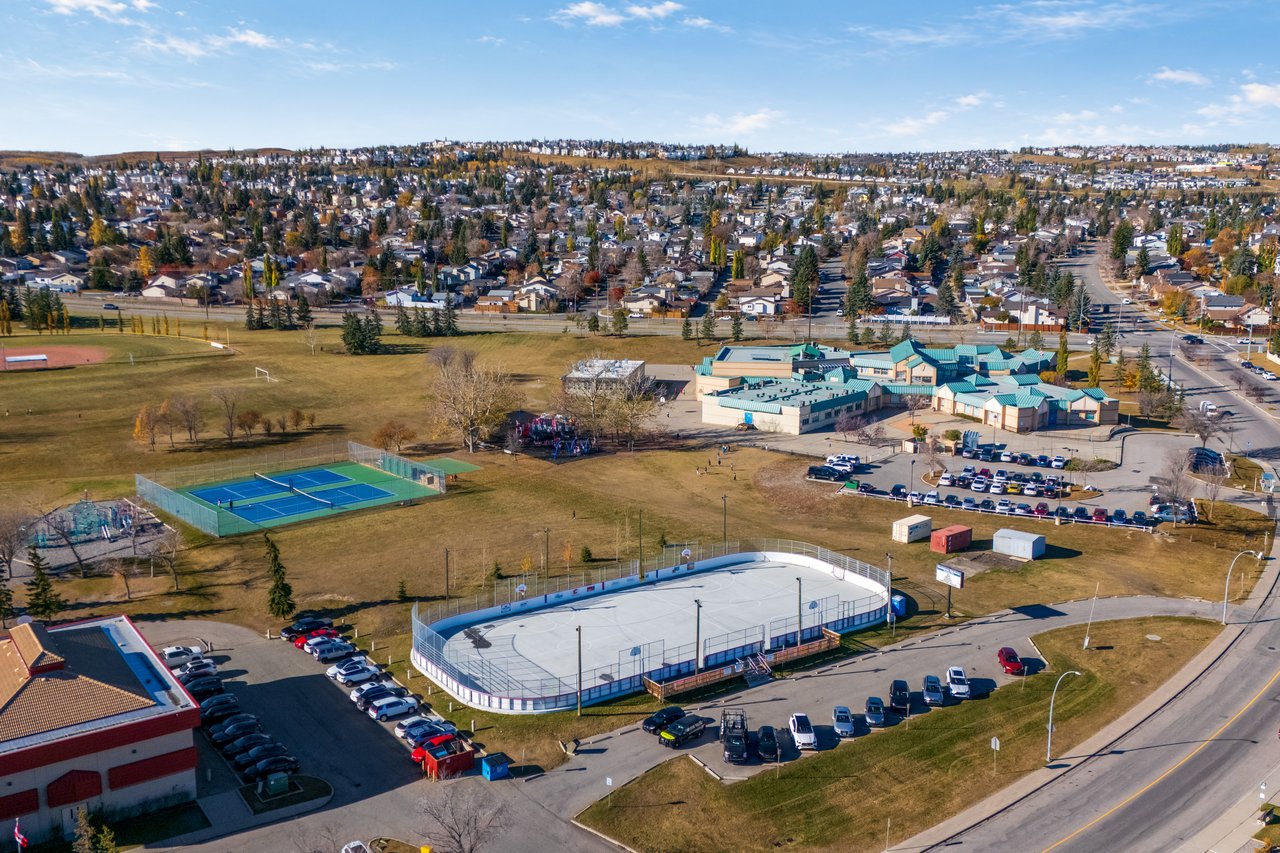 130 MacEwan Park Way NW