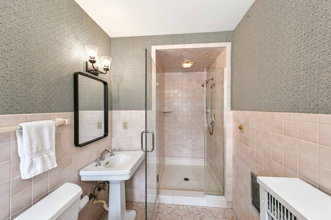 Stunning 6 Bedroom Home with Indoor Pool