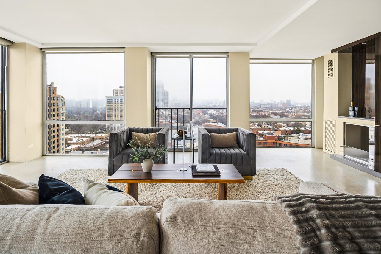 345 W Fullerton Parkway Unit: 1801