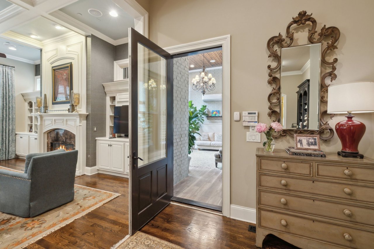 1025 Falling Leaf Cir