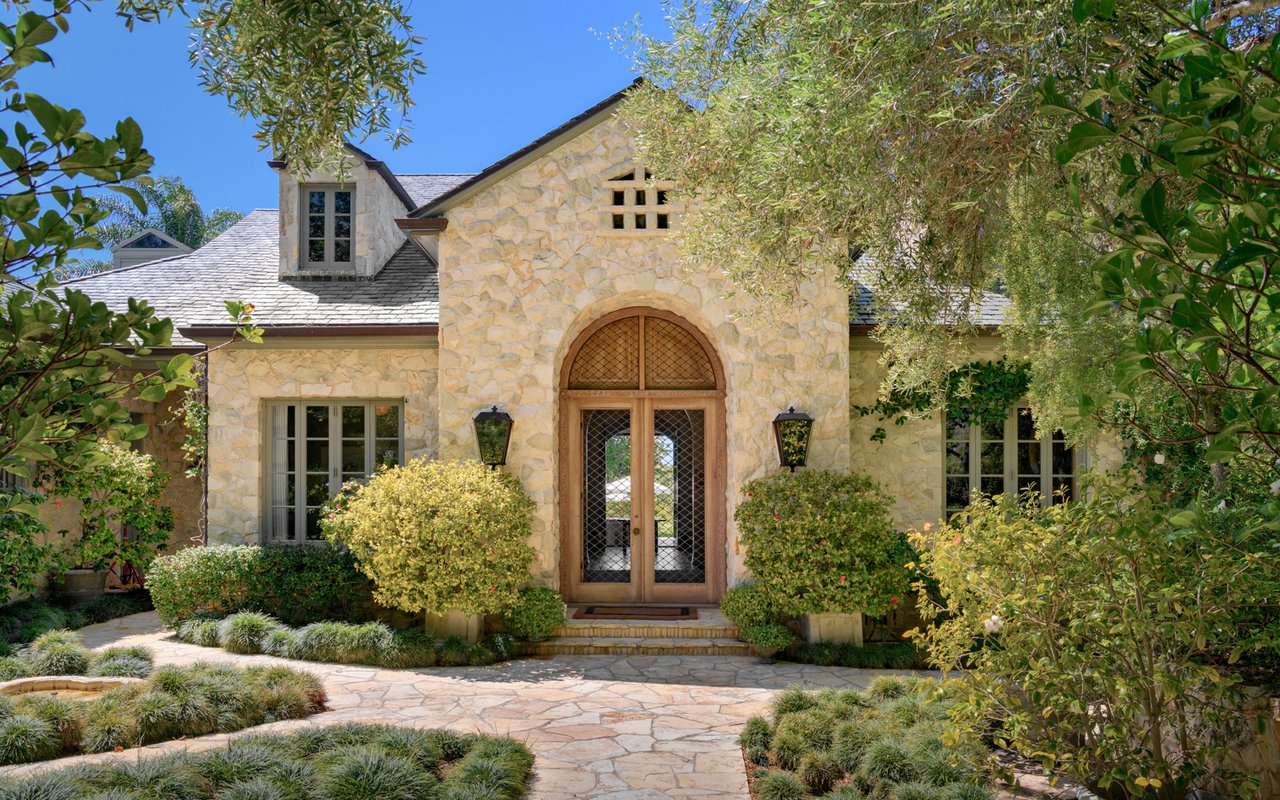 6625 Zumirez Dr